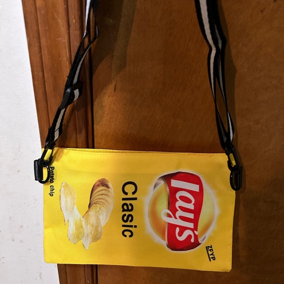 Lays potato chip crossover bag - Picture 4 of 5